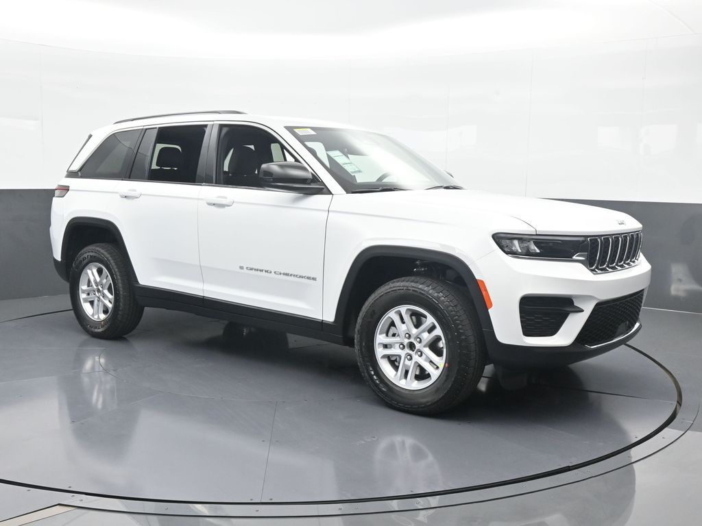 Used 2025 Bright White Clearcoat Jeep Laredo image 8