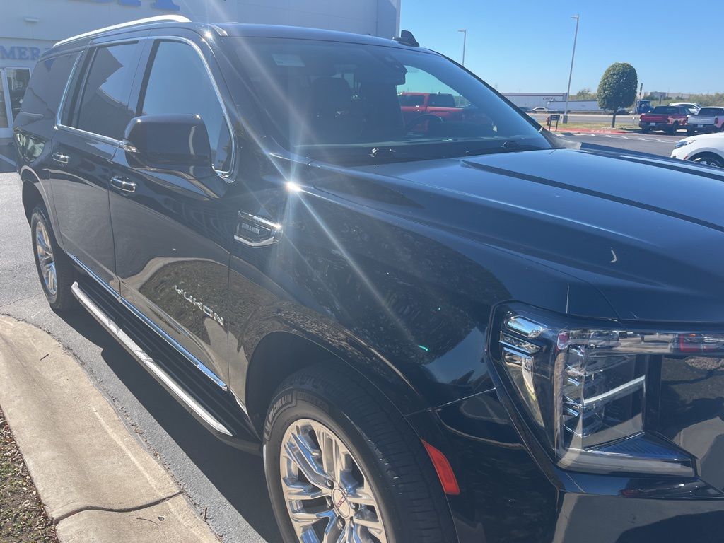 Thumbnail: 2021 GMC Yukon XL - 3