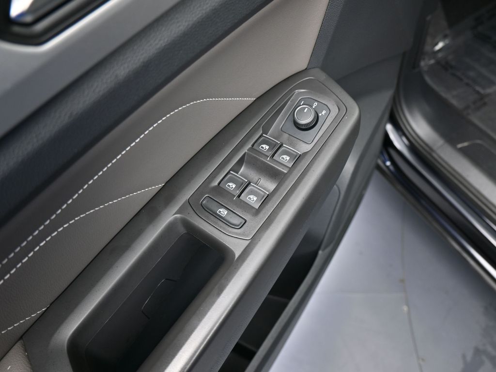 Used 2022 Deep Black Volkswagen 2.0T SE image 13