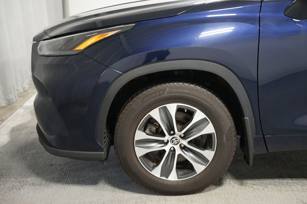 Thumbnail: 2023 Toyota Highlander - 5