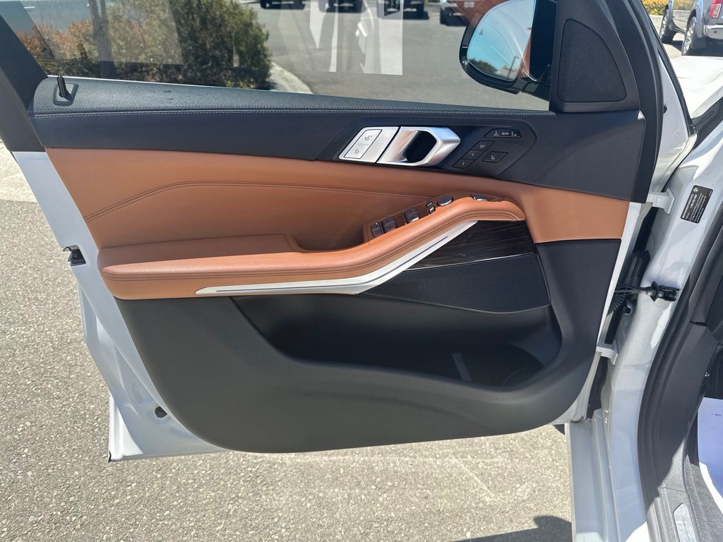 Thumbnail: 2021 BMW X7 - 12