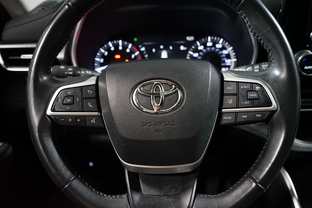 Thumbnail: 2024 Toyota Highlander - 12