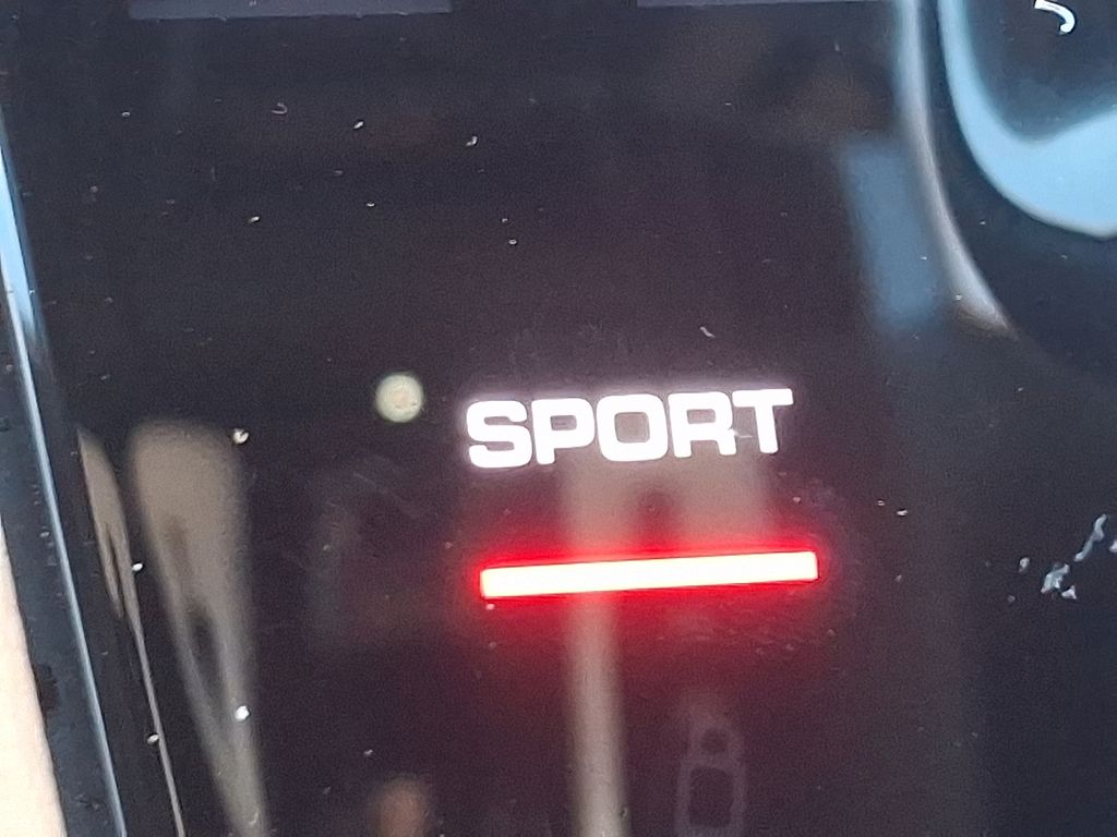 Thumbnail: 2022 Porsche Cayenne - 27