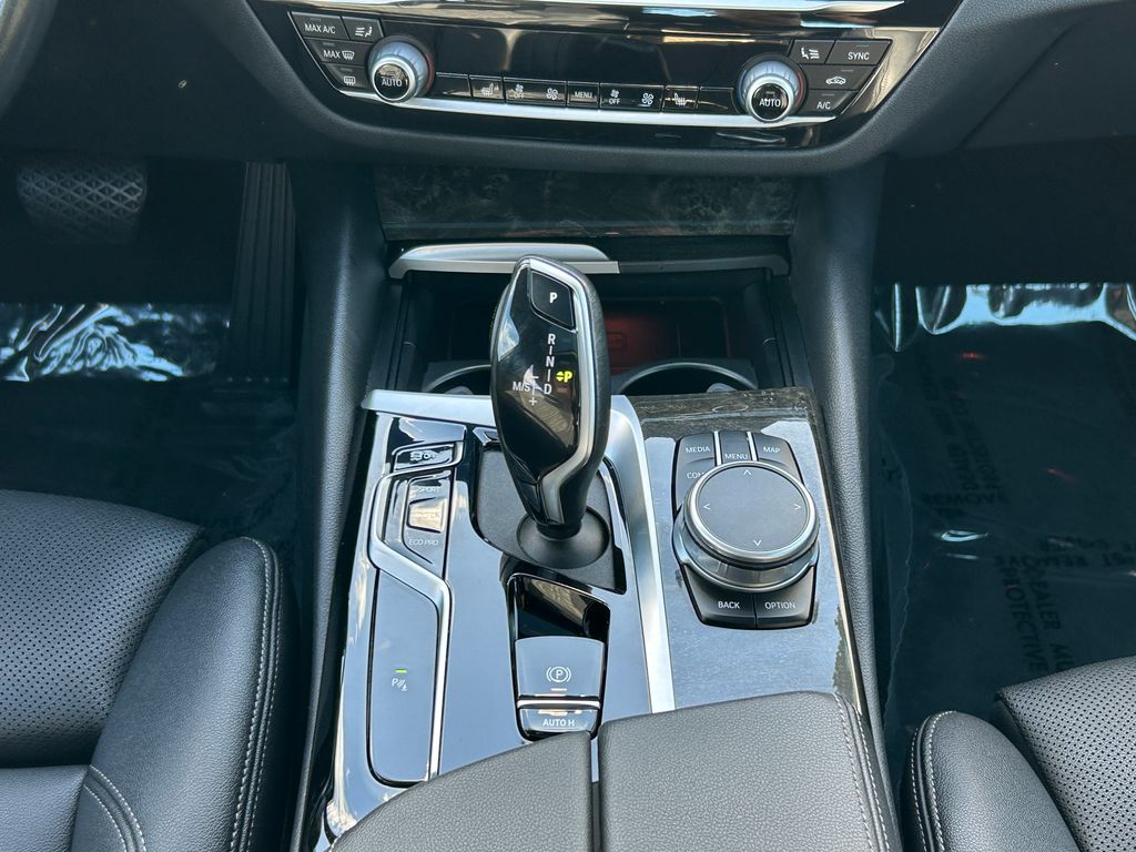 Thumbnail: 2022 BMW 5 Series - 26