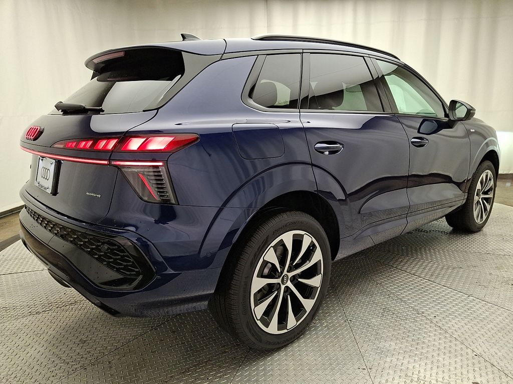 Thumbnail: 2026 Audi Q3 - 3
