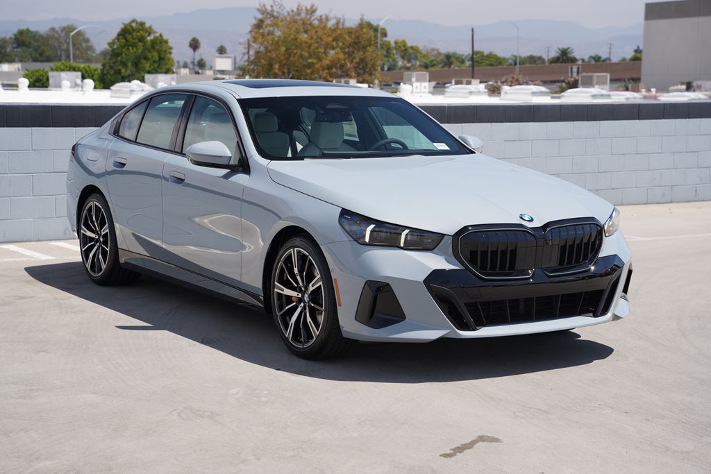 Thumbnail: 2027 BMW 5 Series - 3