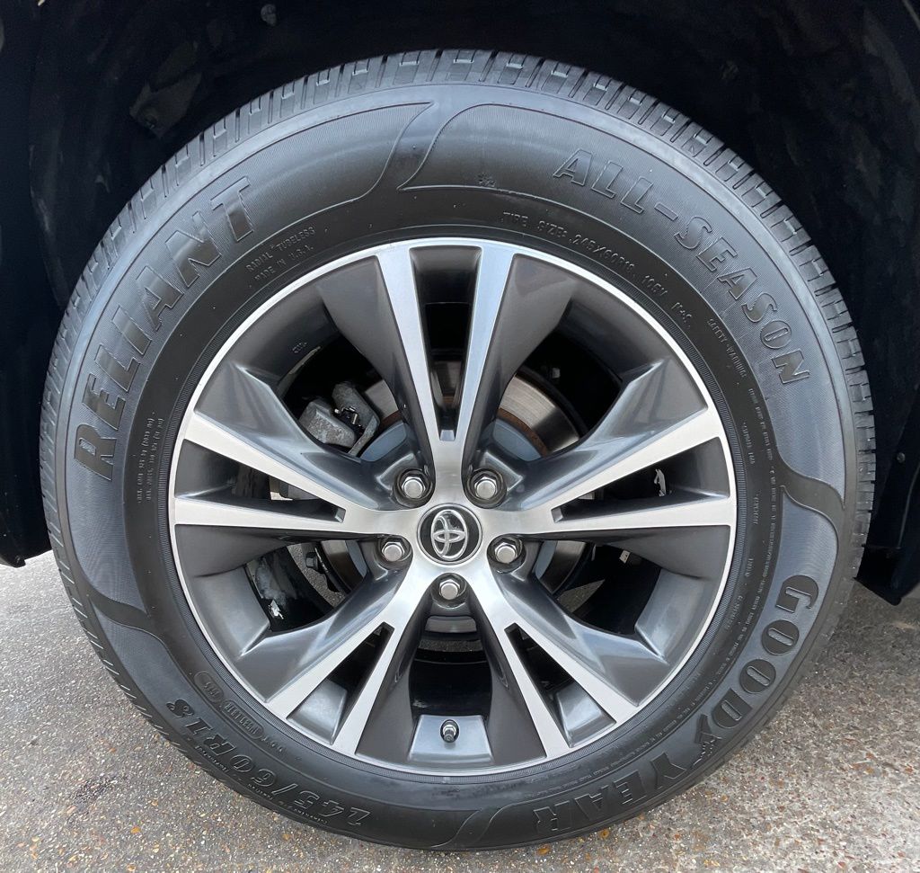 2016 Toyota Highlander XLE V6 Blue at Gullo Toyota