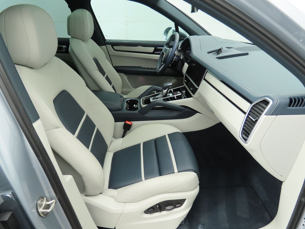2023 Porsche Cayenne E-Hybrid 22