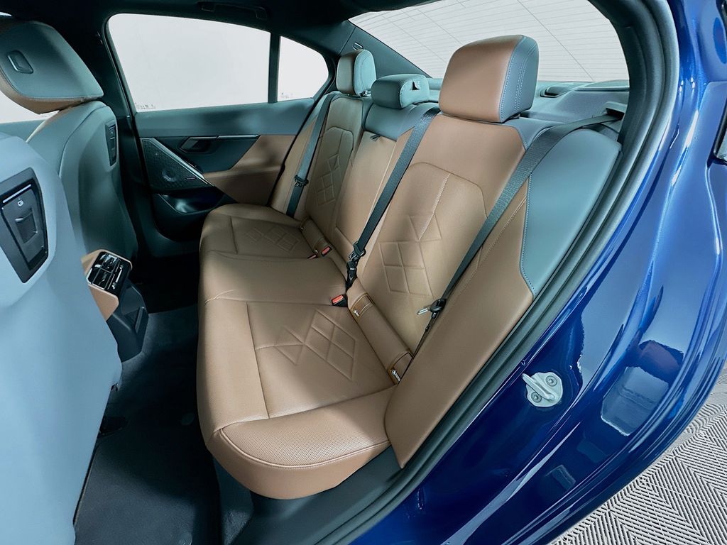 Thumbnail: 2026 BMW i5 - 17