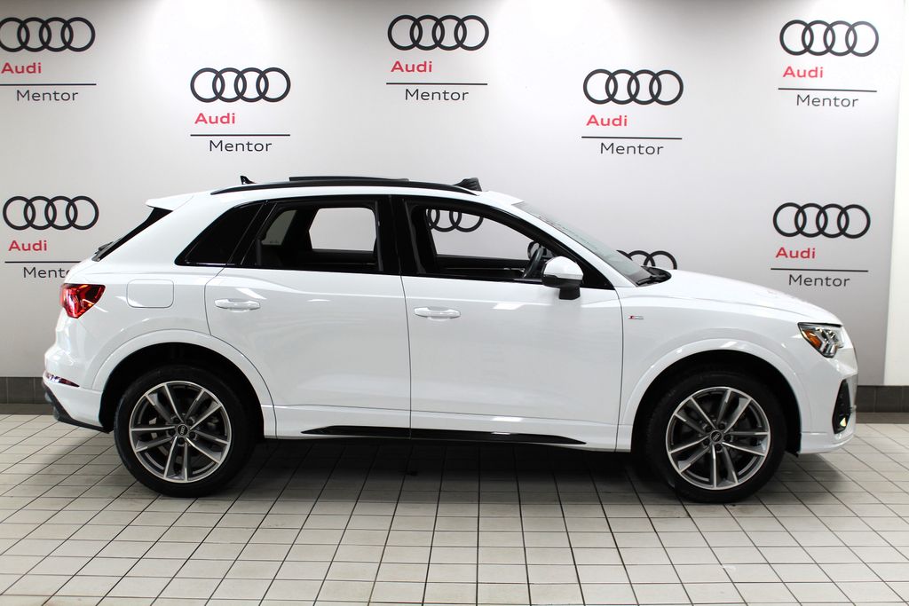 Thumbnail: 2023 Audi Q3 - 7