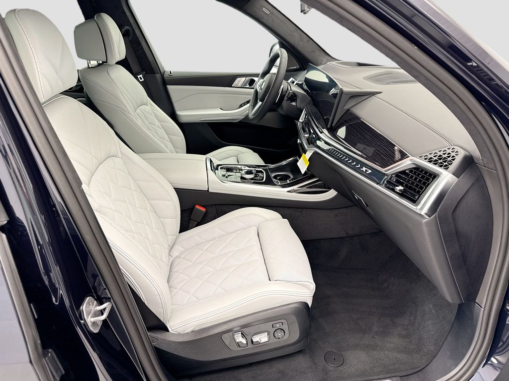 Thumbnail: 2027 BMW X7 - 19