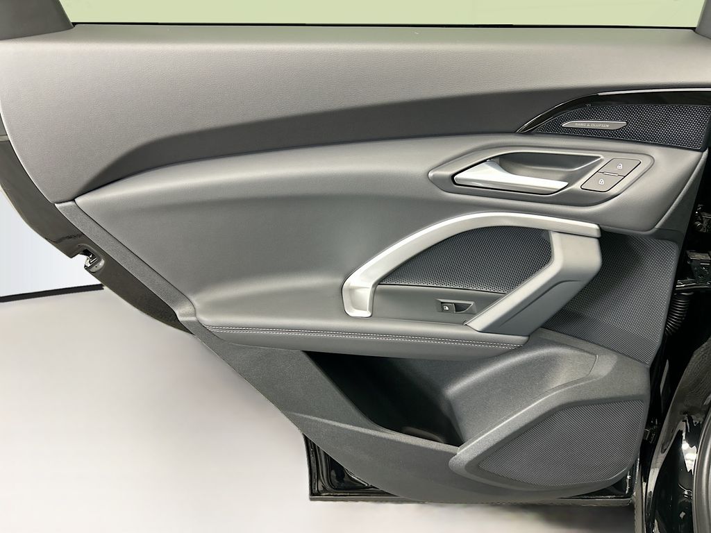 Thumbnail: 2025 Audi Q5 - 25