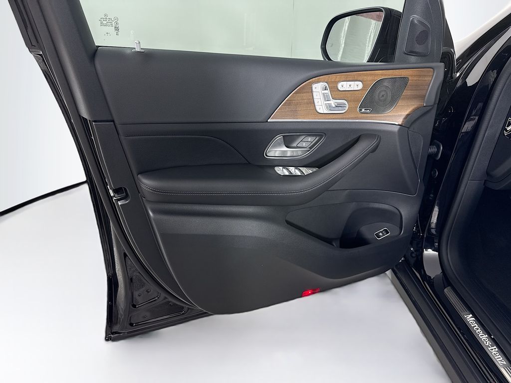 Thumbnail: 2026 Mercedes-Benz GLE - 25