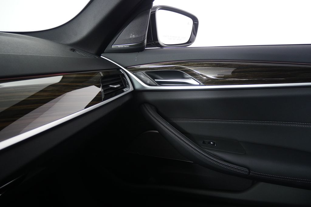 Thumbnail: 2023 BMW 5 Series - 31