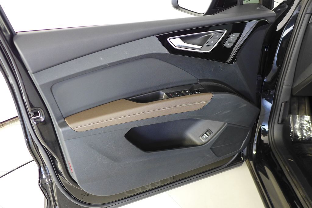 Thumbnail: 2024 Audi Q4 e-tron - 11