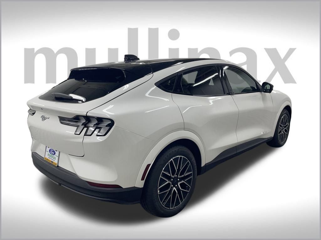 2025 Ford Mustang Mach-E Premium photo 3