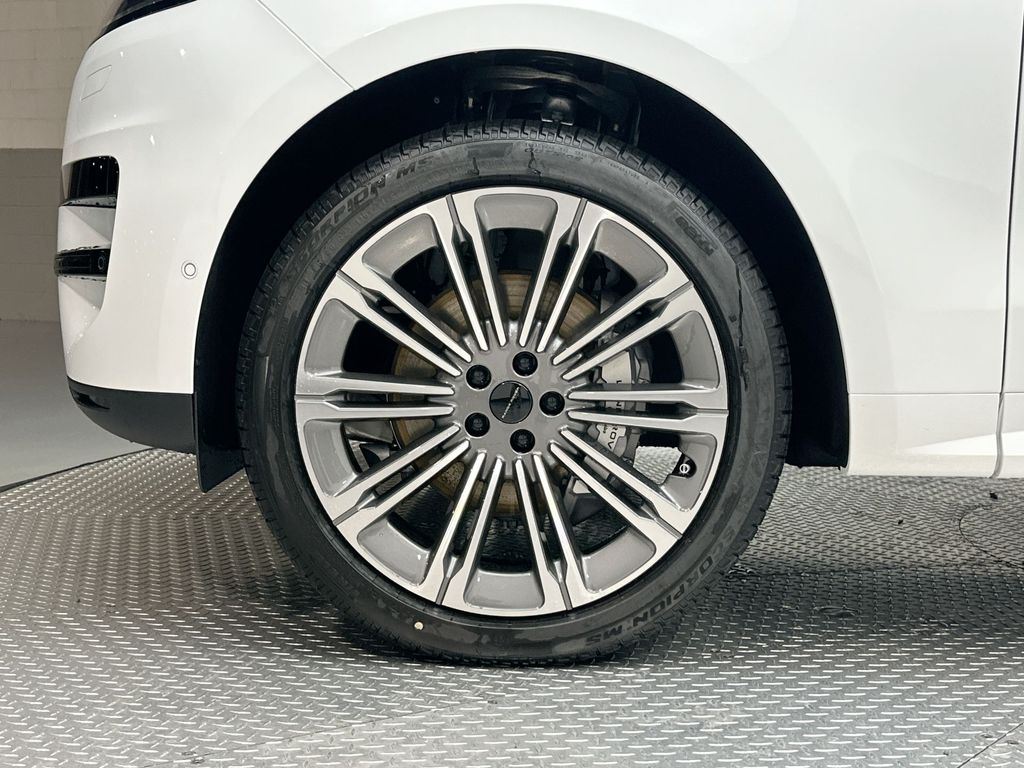 Thumbnail: 2026 Land Rover Range Rover Sport - 5