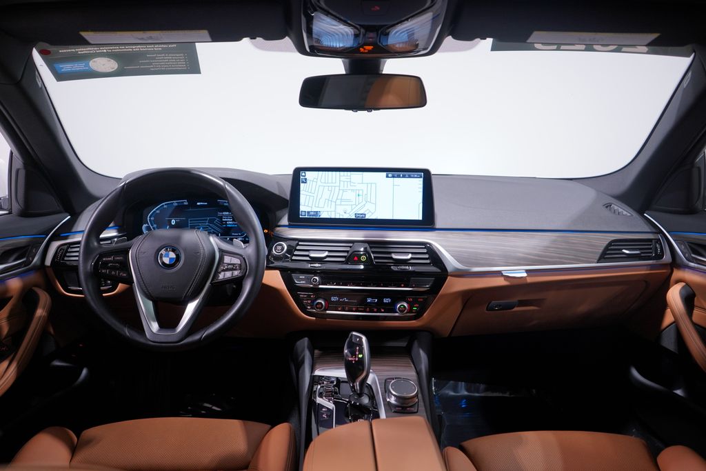 Thumbnail: 2023 BMW 5 Series - 10