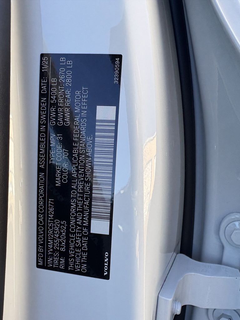 New 2026 Crystal White Volvo B5 Plus image 31