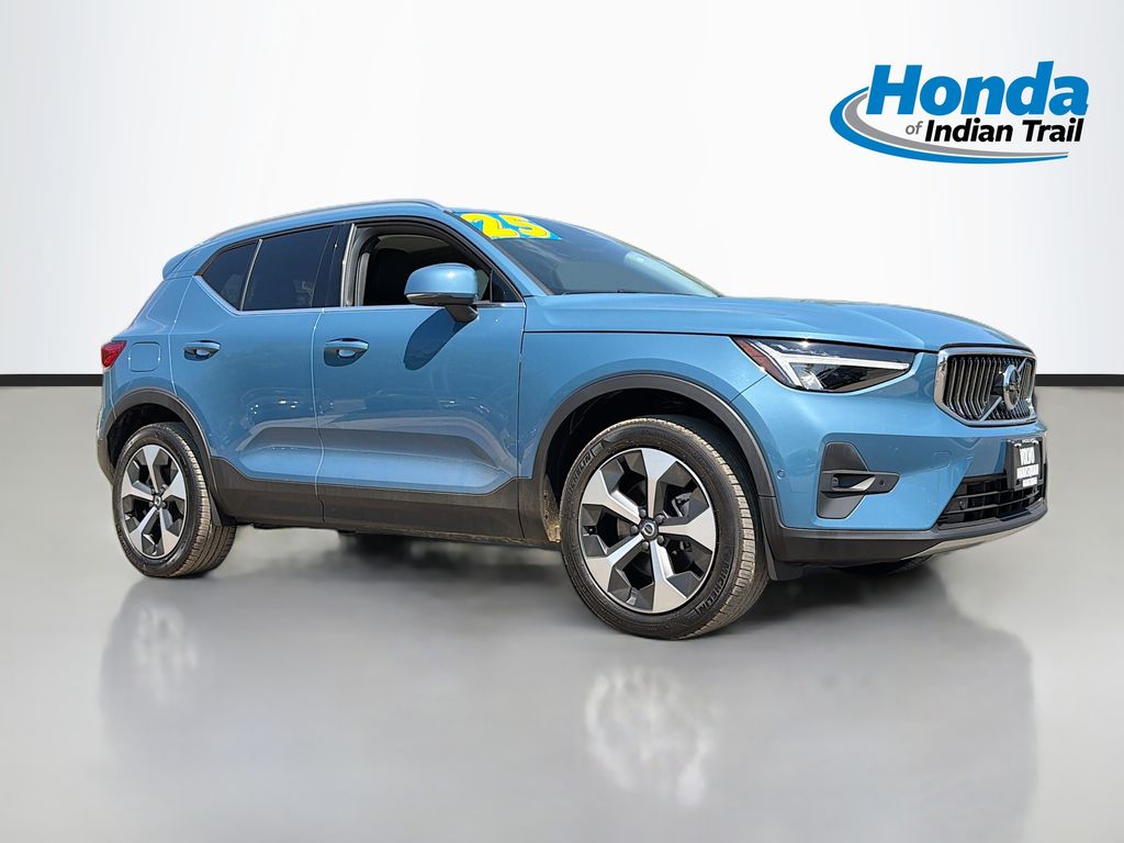 Sand Dune Metallic 2025 Volvo XC40 B5 Plus Bright Theme AWD SUV / Crossover All-Wheel Drive Automatic
