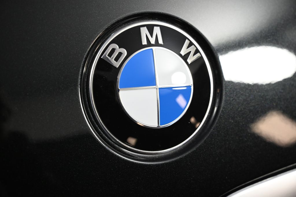 Thumbnail: 2025 BMW 3 Series - 13