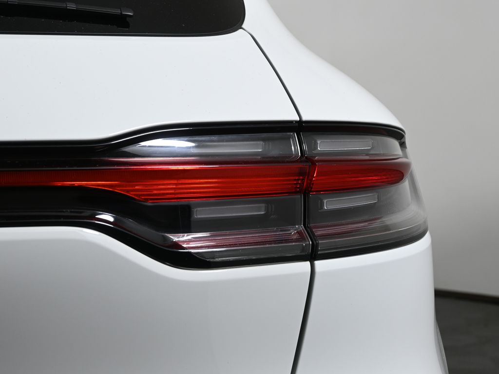 Thumbnail: 2021 Porsche Macan - 13