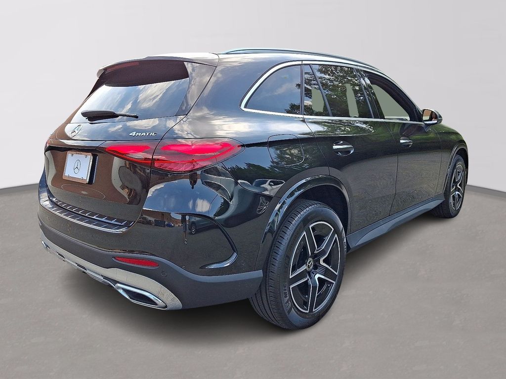 Thumbnail: 2027 Mercedes-Benz GLC - 3