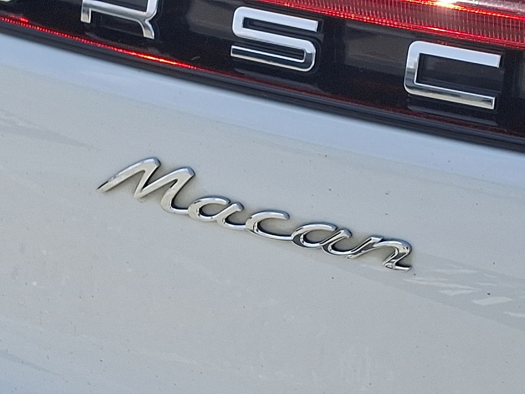 Thumbnail: 2021 Porsche Macan - 32