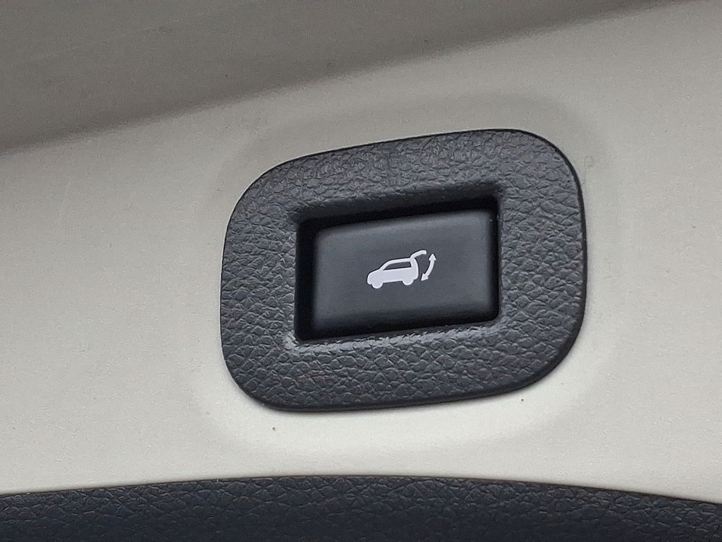2018 Nissan Rogue SV 30