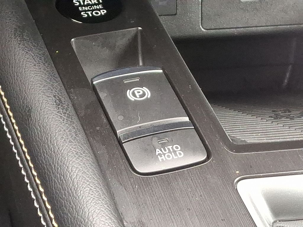 Thumbnail: 2025 Nissan Kicks - 25