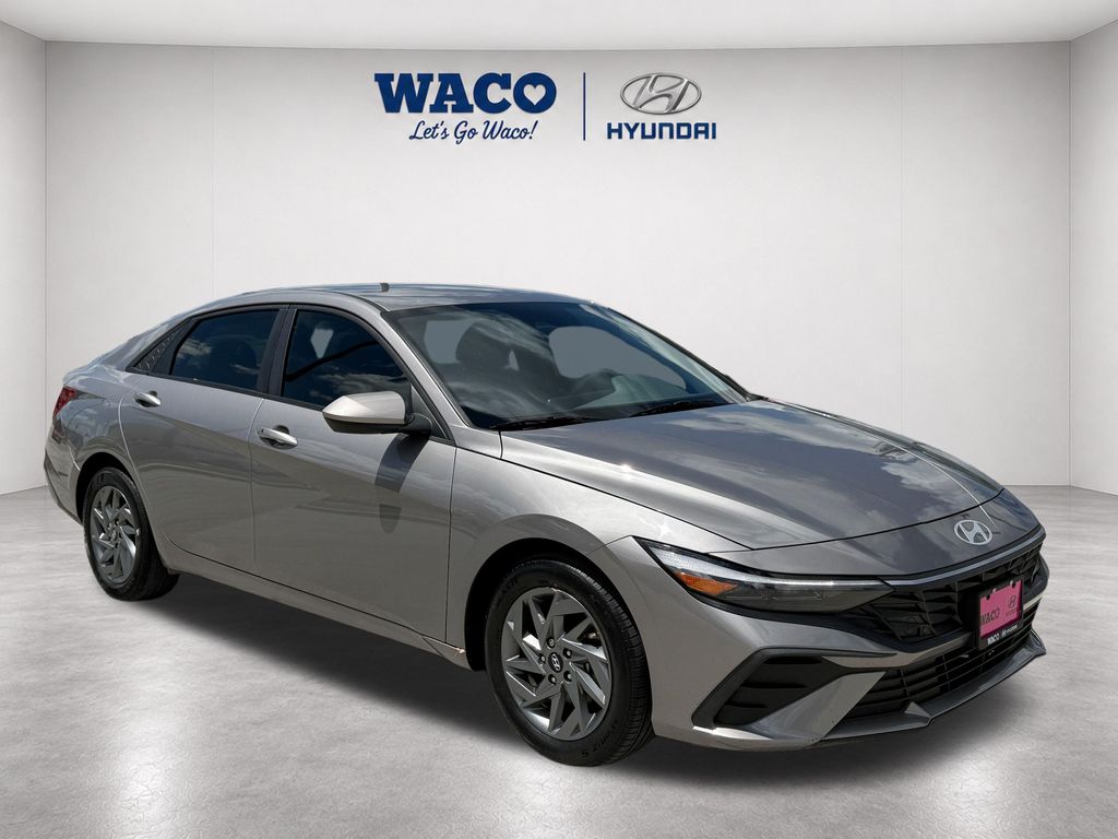 2024 Hyundai Elantra SEL FWD