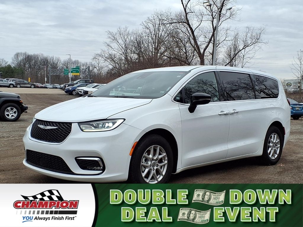 2025 Chrysler Pacifica Select FWD
