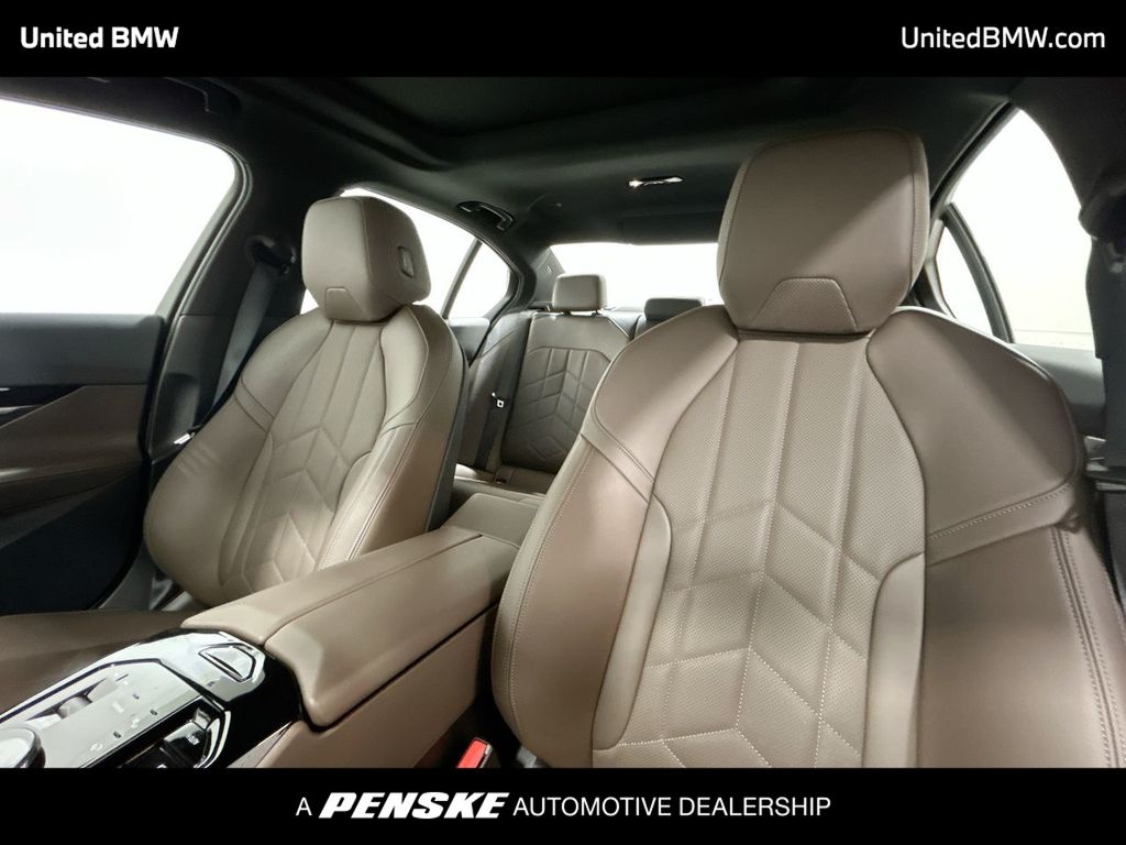 Thumbnail: 2024 BMW 5 Series - 13