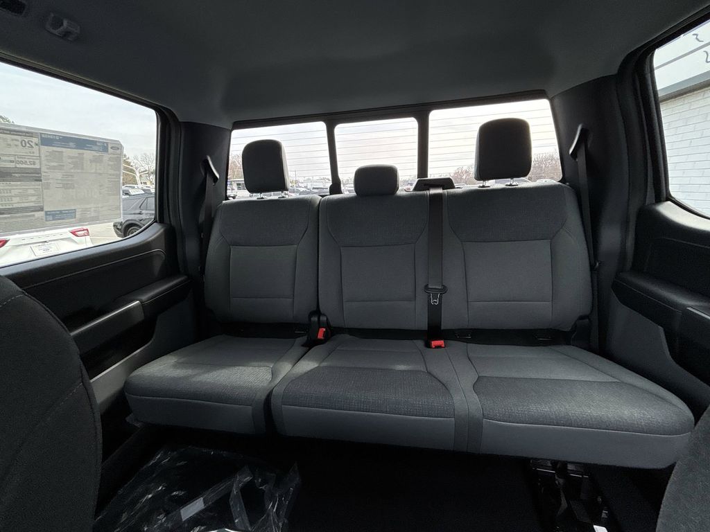 New 2026 Carbonized Gray Metallic Ford XLT image 25
