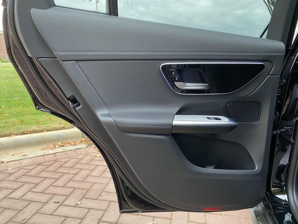 Thumbnail: 2025 Mercedes-Benz GLC - 17