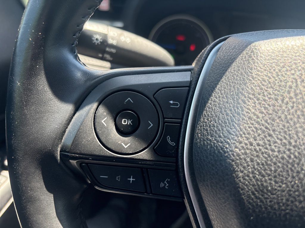 Used 2021  Toyota LE image 17