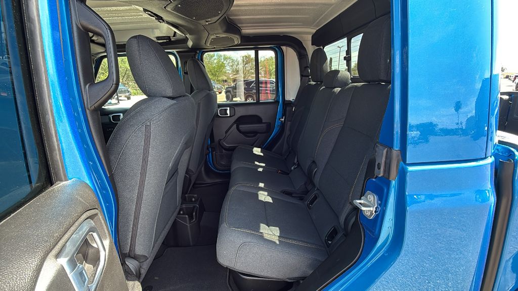 2025 Jeep Gladiator Nighthawk - Photo 14