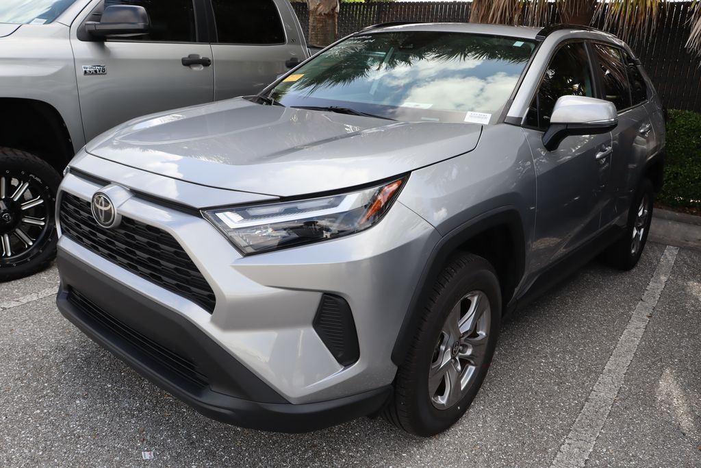 2022 Toyota RAV4 XLE 2