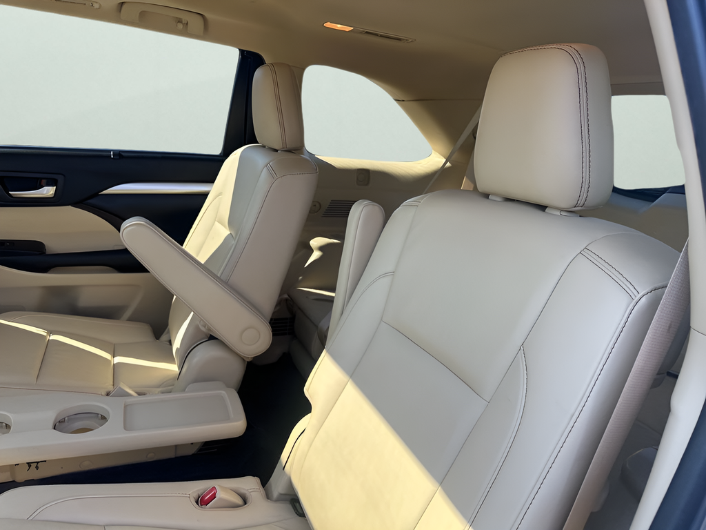 Used Car 2019 Toyota Highlander  Xle For Sale Under $25,000 In Austin, Texas