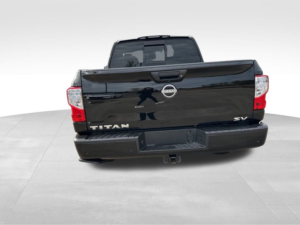 2024 Nissan Titan SV 8