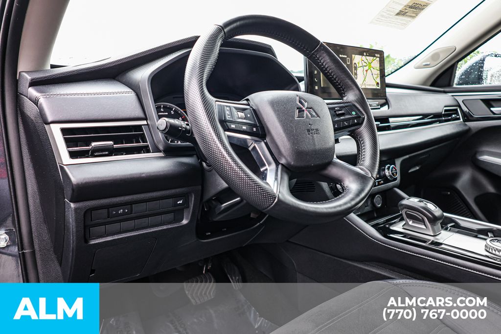 Used 2025 Gray Mitsubishi SE image 27