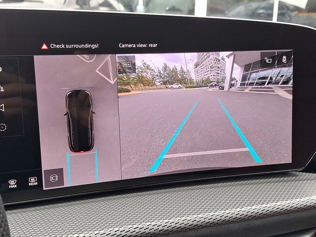 Thumbnail: 2025 Audi SQ5 - 15