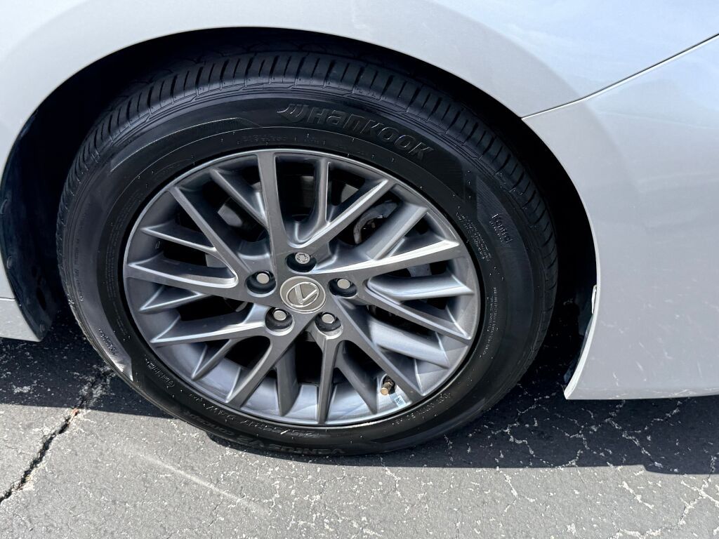 Thumbnail: 2018 Lexus ES - 14