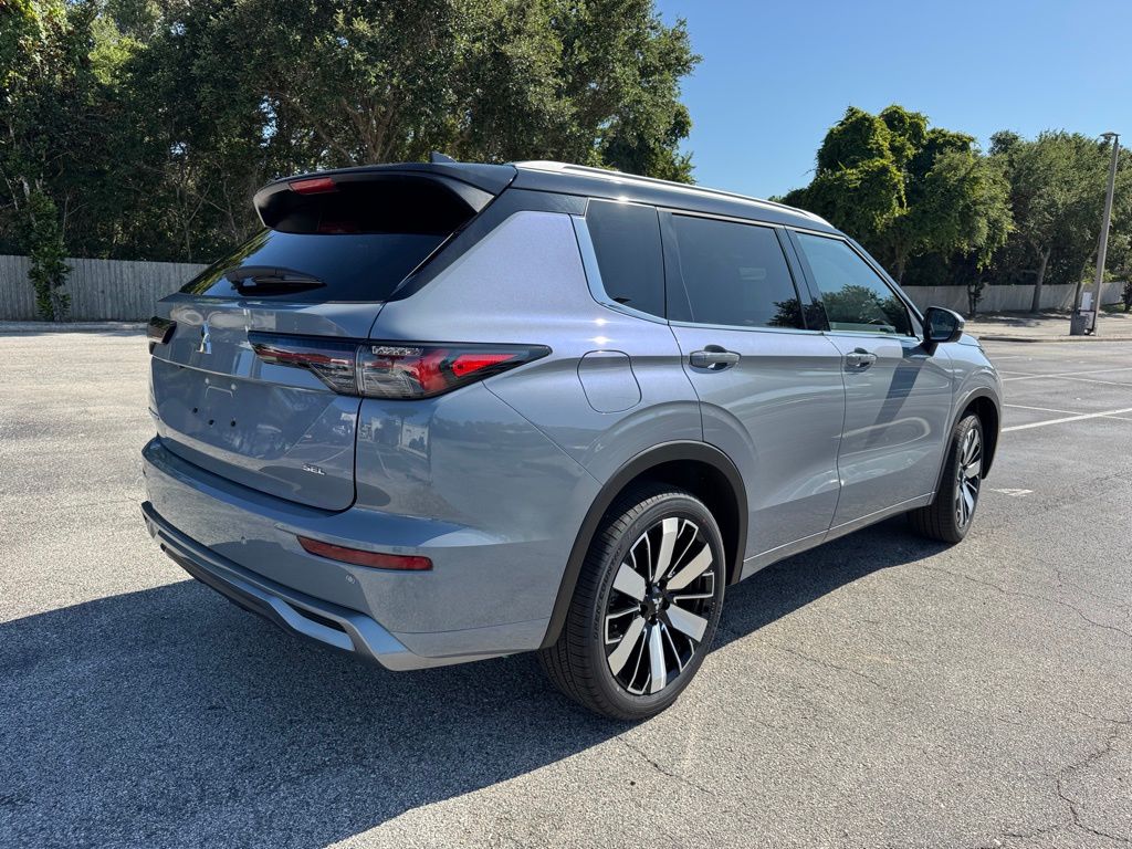 2025 Mitsubishi Outlander SEL photo 7