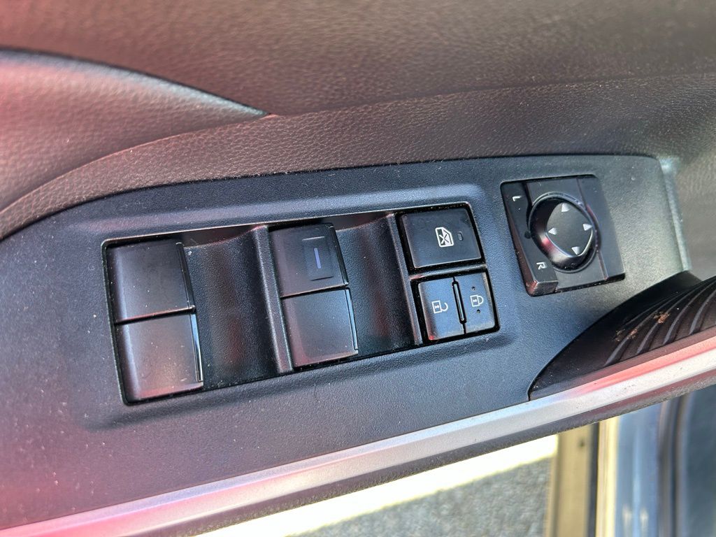 Thumbnail: 2021 Toyota RAV4 - 16