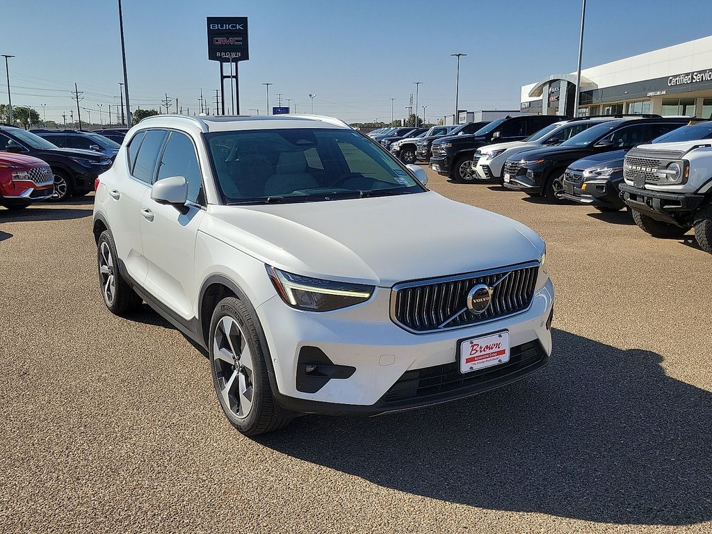 2023 Volvo XC40 B4 Plus Bright Theme - 1