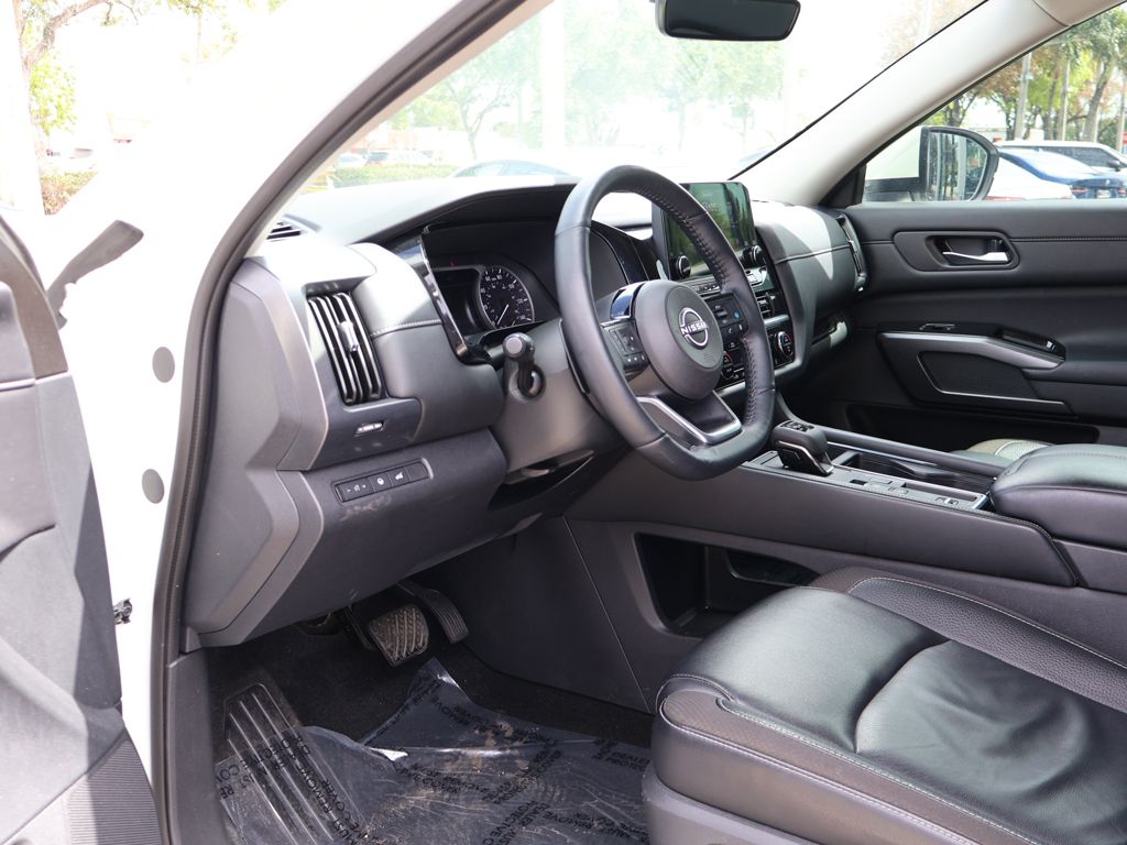 Used 2024 White Nissan SL image 28
