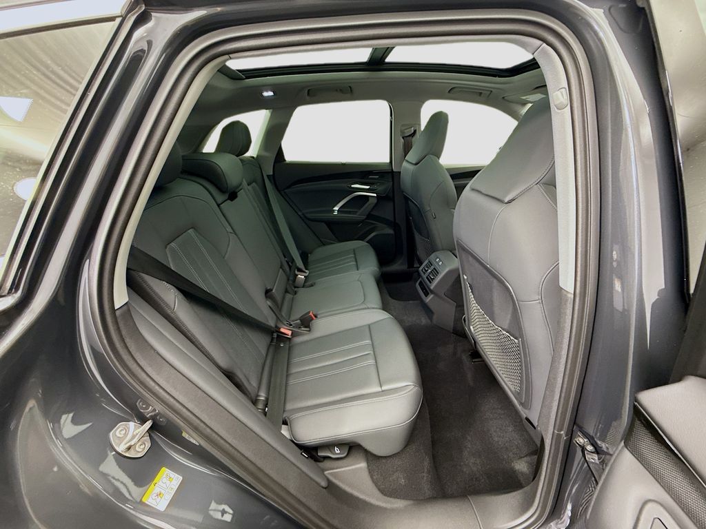 Thumbnail: 2025 Audi Q5 - 21