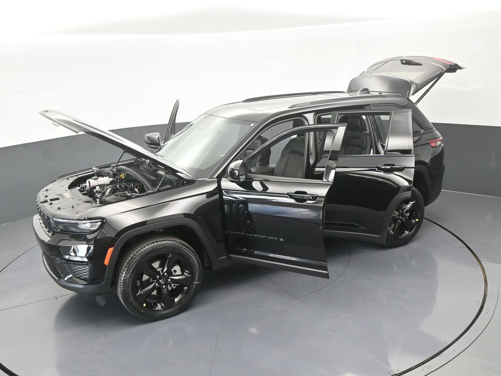 New 2025 Diamond Black Crystal Pearlcoat Jeep Limited image 58