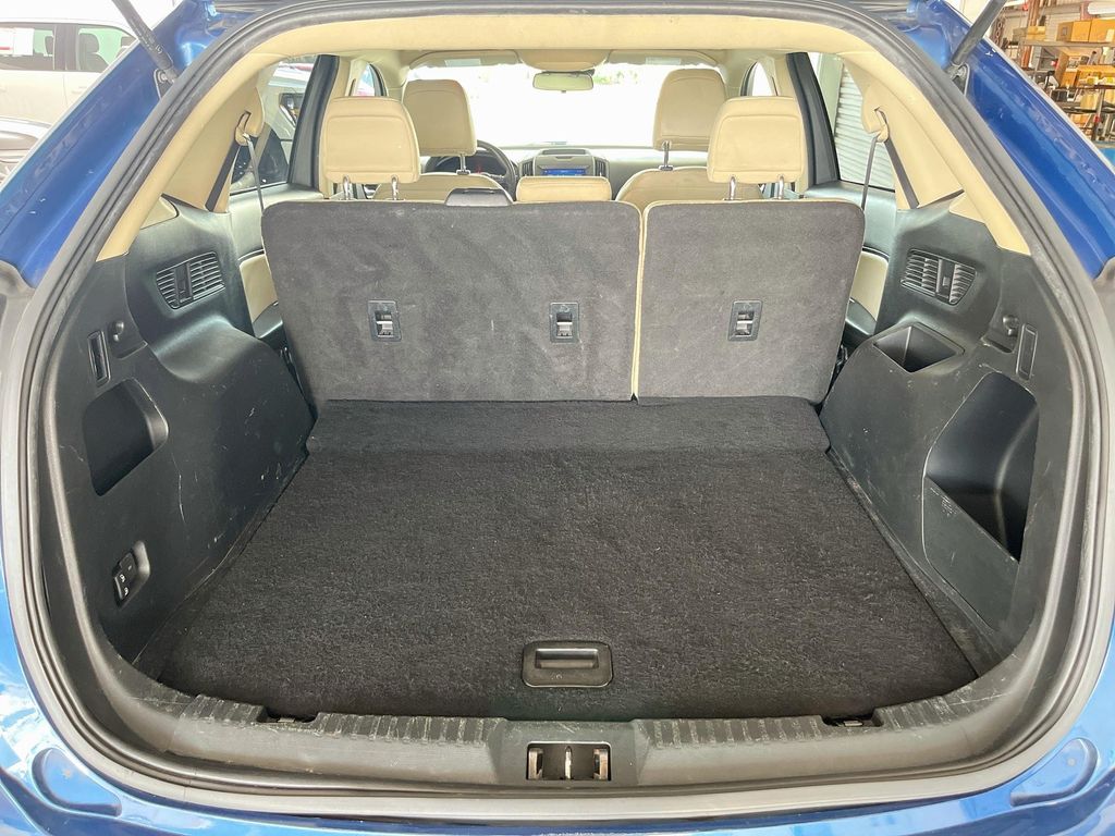 Used 2020 Blue Ford SE image 27